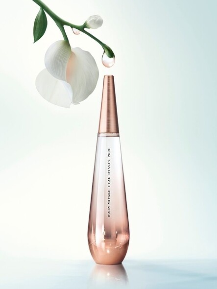 靈感來自於「水滴」的「一生之水」是三宅一生的香水品牌的經典香水之一。簡