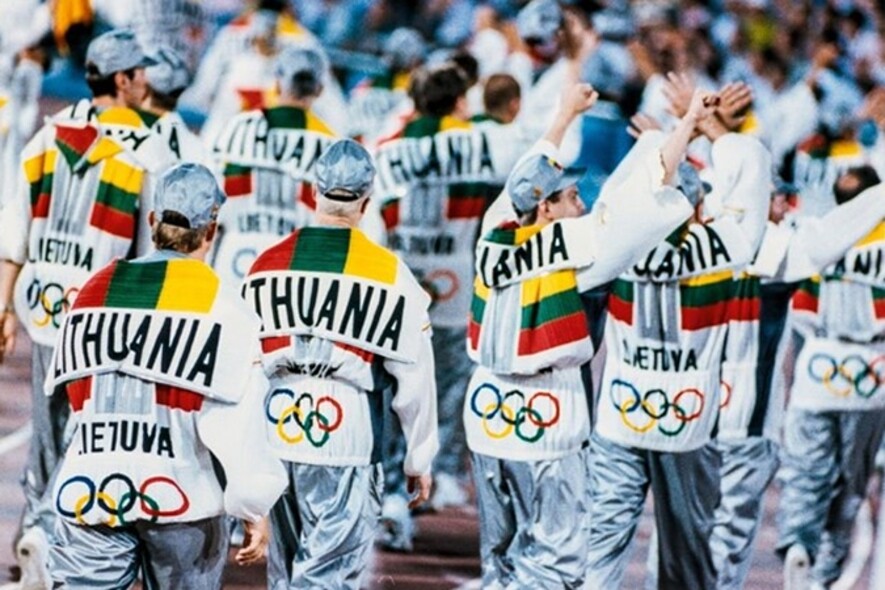 1992年奧運會，三宅一生受到立陶宛邀請為國家隊設計制服，結果他與創作