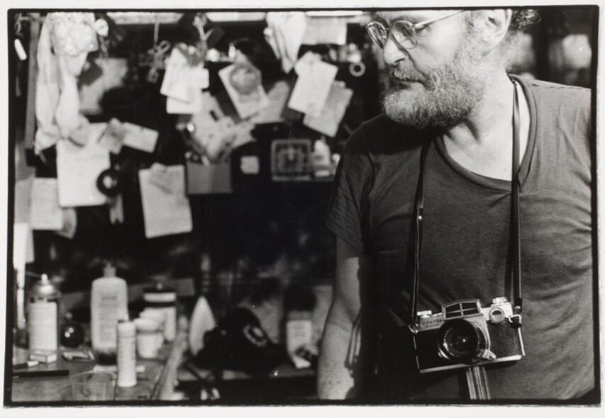 生於1918年的William Eugene Smith是美國攝影記者，因在二戰時擔任隨軍攝影師，用攝影