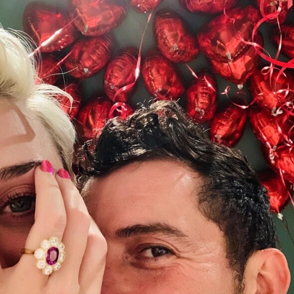 Katy Perry表示與Orlando Bloom早有結婚打算，但想不到對方會在情人節於直升機上求