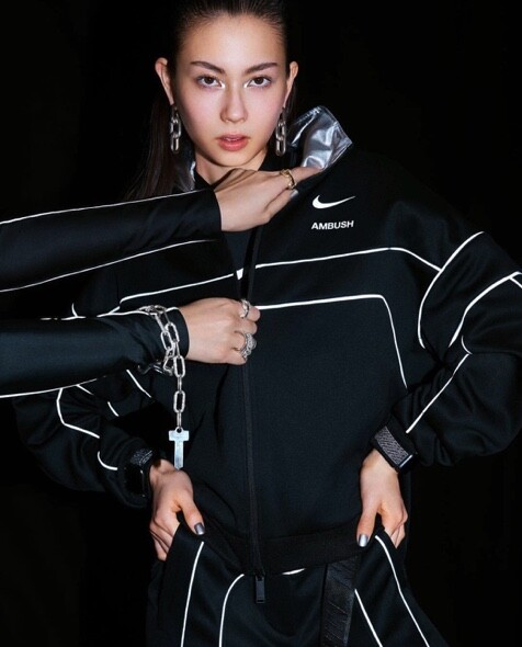 Lauren Tsai身兼插畫師與女模的事業發展頗順暢，成為Nike廣告女郎，躋身潮模行