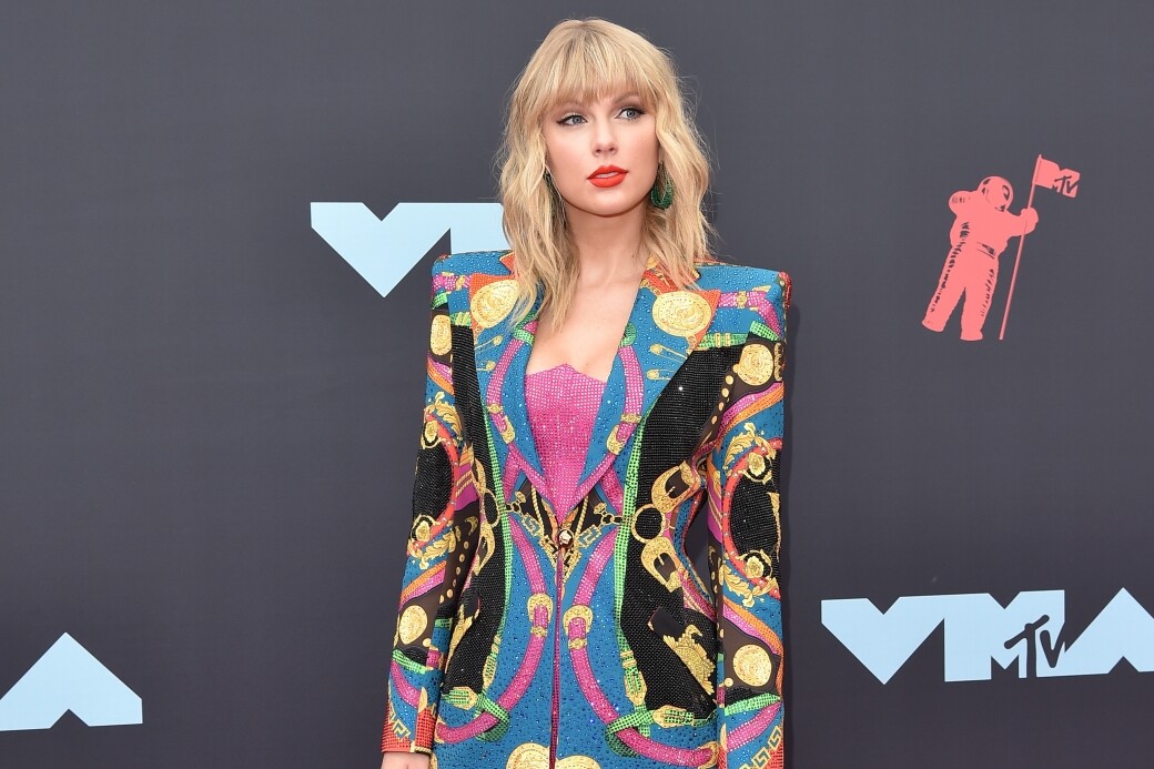 VMA 2019 巨星造型逐個數！Taylor Swift霸氣西裝造型成全場焦點