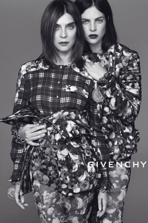 在2013的秋冬系列，Givenchy推出了一個以Carine與她女兒Julia為本的親子模特企劃。除