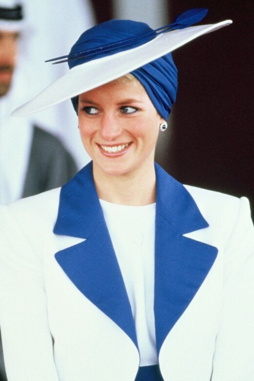 1989藍白的Philip Somerville Turban帽子。