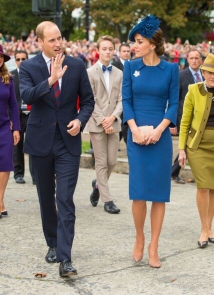 凱特王妃都喜歡以百搭的裸色系手袋，配襯鮮豔顏色的服裝。英國禮儀專