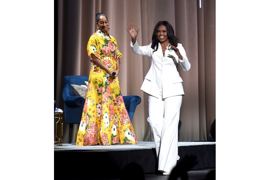 Michelle Obama受訪時曾說自己長得太高，想不顯眼也很難。的確，以她的身高，穿起知