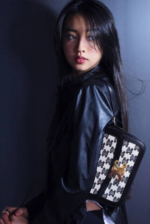 Kōki木村光希也非常喜歡這個系列，她以一身皮褸造型與手袋配襯，令款