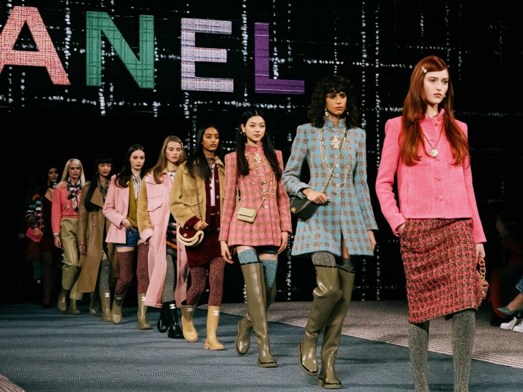 Chanel 2022秋冬系列時裝騷以Tweed為主題 請來人間香奈兒Jennie甜辣造型現身