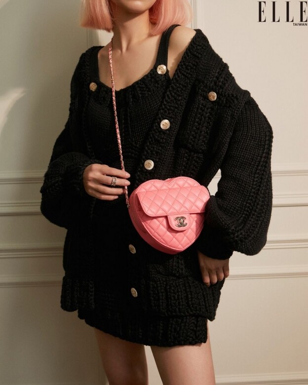 在Chanel 2022春夏騷上受到高度注目的話題手袋，就是這個CC IN LOVE系列的心形