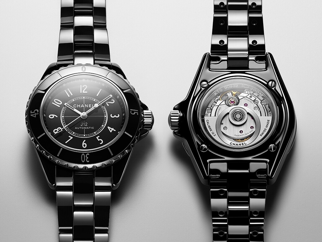 2000年首度推介J12手錶，自此便成為香奈兒的人氣設計。22年間，品牌不斷