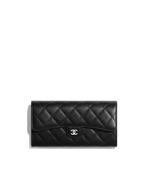 Chanel經典格紋垂蓋長銀包，有多個卡片位，背部亦有暗格，是入門級的Chanel銀包