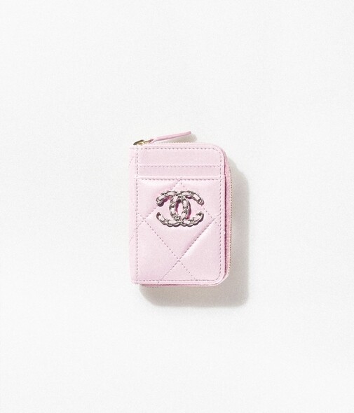 最後想推介一款Chanel拉鍊零錢銀包，配有卡片位，輕便又實用的，性價比高，想