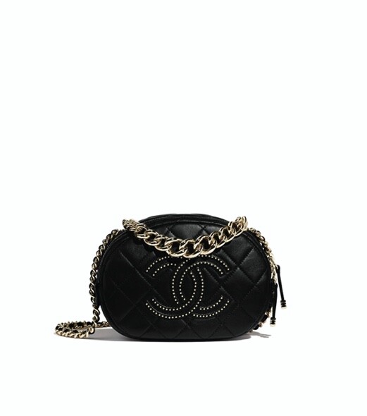 Camera bag是輕便度假風手袋首選，Chanel橢圓手袋不僅有長長的鏈帶作上膊手袋