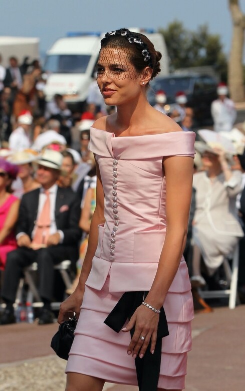 於2011年，她參加摩納哥親王與夏琳的婚禮，當時穿上一身粉紅色的禮服，帶