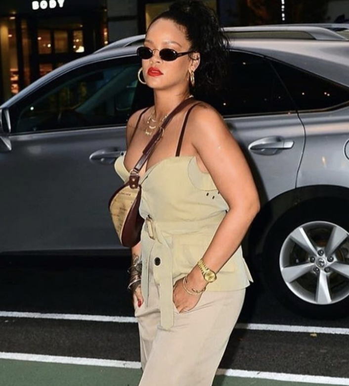 適合臉型：方形臉Bella Hadid，Rihanna 是復古眼鏡的忠實粉絲，復古小圓框太陽眼鏡必