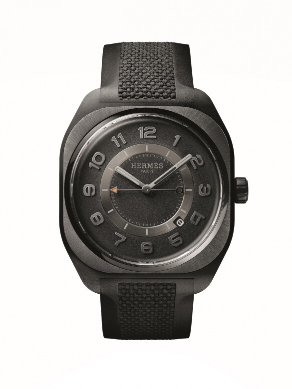 Hermès H08 的運動風格腕錶融合了流暢的線條，圓形錶盤由邊緣柔軟的錶
