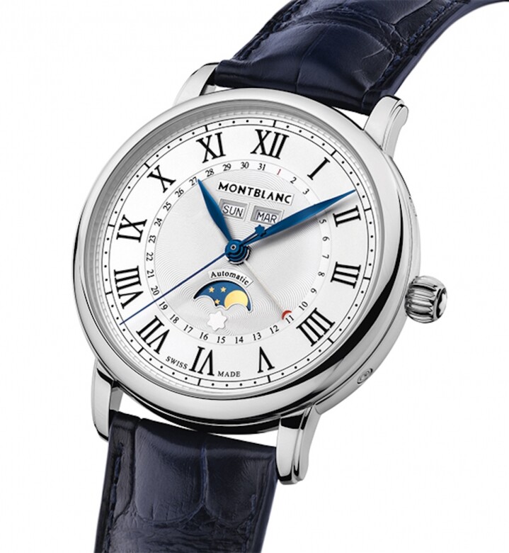 Star Legacy Full Calendar 採用 42 毫米不銹鋼錶殼，帶有Montblanc扭索紋圖案的精緻銀白色錶盤