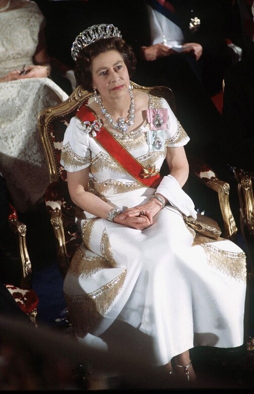 在不同的文化中，王冠皆是王權的象徵，在世界各地的加冕典禮都可見到
