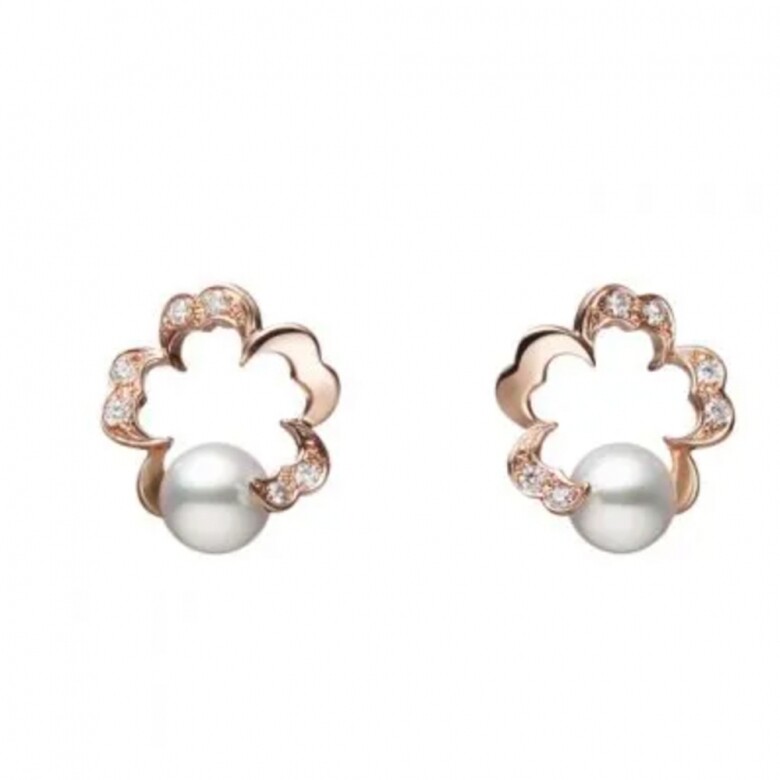 春天悄悄到來，Mikimoto推出以櫻花為主題的耳環，綴上品牌有質量保證的珍珠