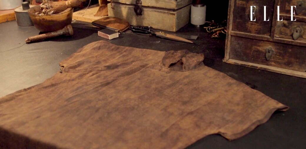 安加俊最喜歡的古服，是用上了中原古代傳統紋樣之一的萬字花作為織