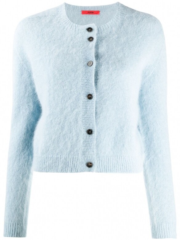 這款淺藍色開胸冷衫以80%安哥拉毛製成，質感柔軟溫暖，粉色色調也為一