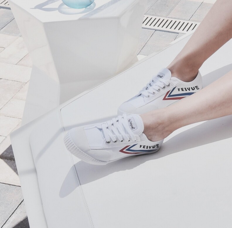 百搭的白色Feiyue法國功夫鞋雖看似清新、簡約，卻又有着中國的復古情懷。