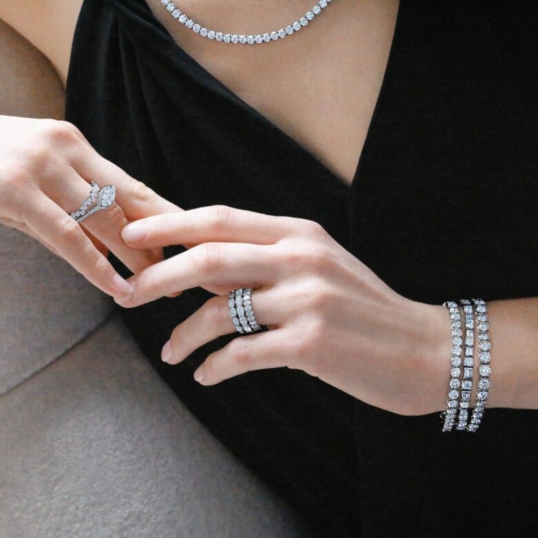 Kaia喜歡來自紐約的珠寶首飾品牌Kwiat，人氣作品是繽紛耀眼的鑽石戒指，有