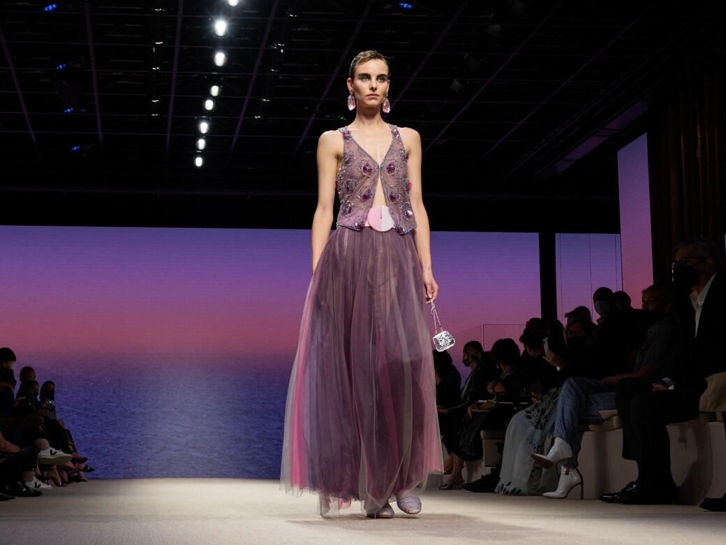 Giorgio Armani 2022春夏時裝展：都市風格與異國情調的優雅結晶