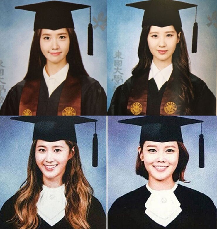 少女時代的允兒、徐賢、秀英及俞利在拍攝畢業照都一致穿上尖領白裇衫