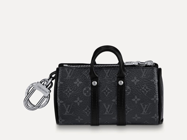 名牌手袋的縮小版精緻可愛，Louis Vuitton將Keepall手挽袋變成迷你版，既可作匙扣點