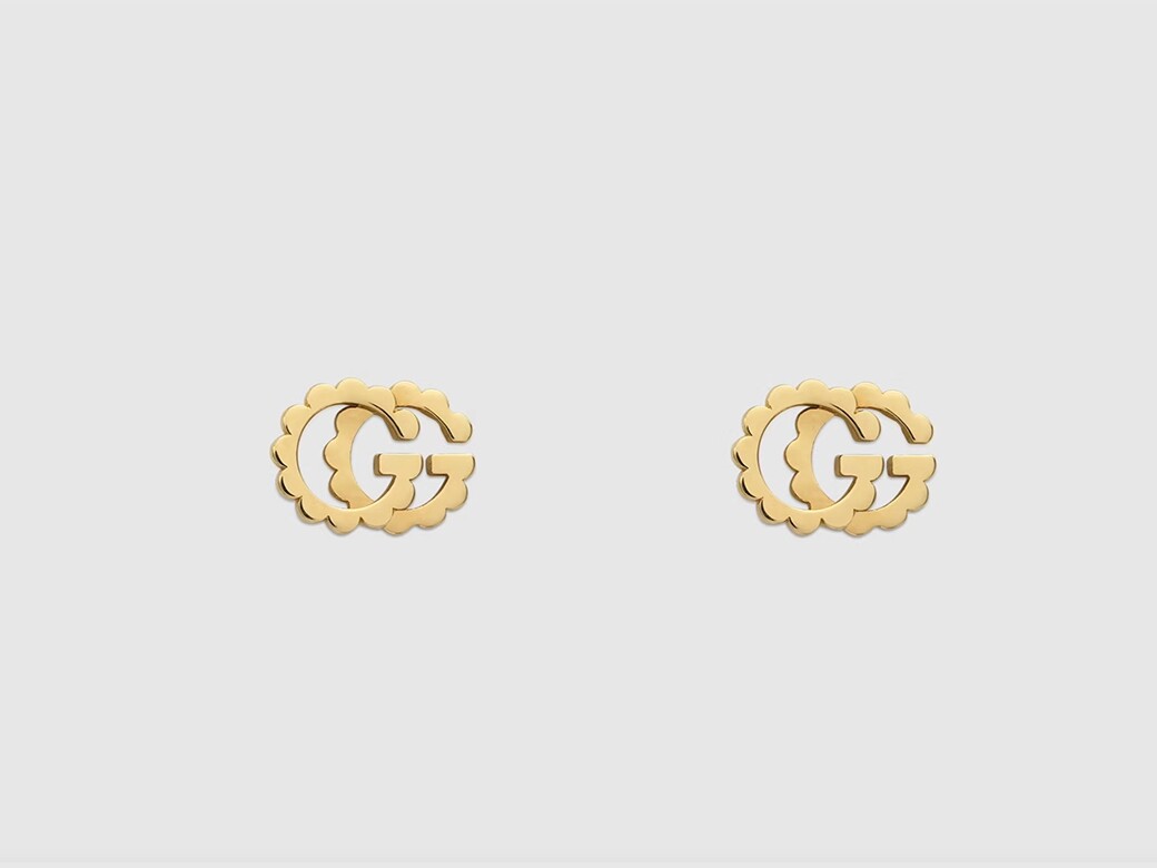 如果你喜歡簡約的Logo首飾，這款雙G logo耳環加上荷葉飾邊，精緻可愛。