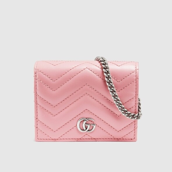 少女心太爆發的Gucci粉紅色GG Marmont WOC，短身銀包小巧玲瓏，只需五千多元即可
