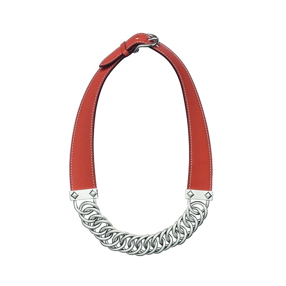 同樣是夠Bold夠搶眼的設計，Hermès小牛皮拼鍍鈀金屬頸鏈長度則好有鎖骨