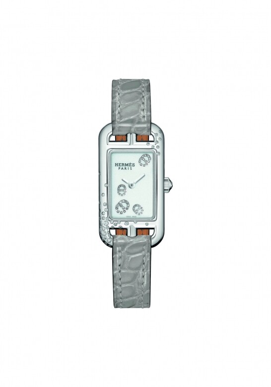 這枚Nantucket Jete De Chaine D’ancre精鋼珠寶腕錶配啞面短吻鱷魚皮帶，精鋼錶殼上綴有