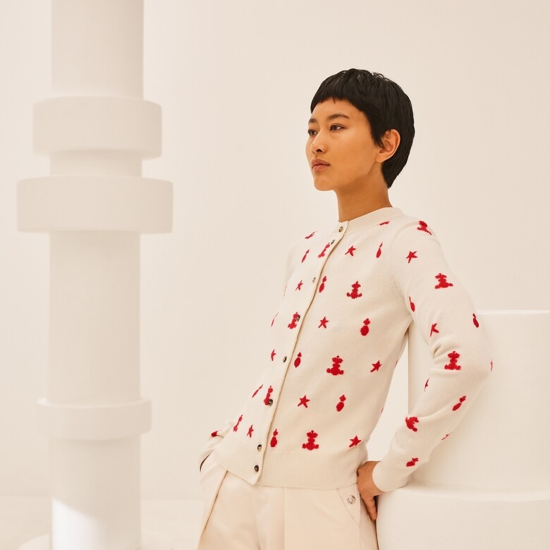 Hermès最近推出了Resort 2021的女裝系列主打舒適時尚，其中不乏艷麗的紅色items