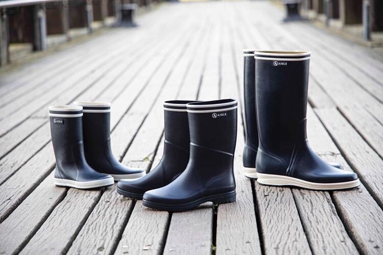 法國雨靴品牌代表有誕生於1853年的Aigle，百年來堅持人手製作，傳承法式品