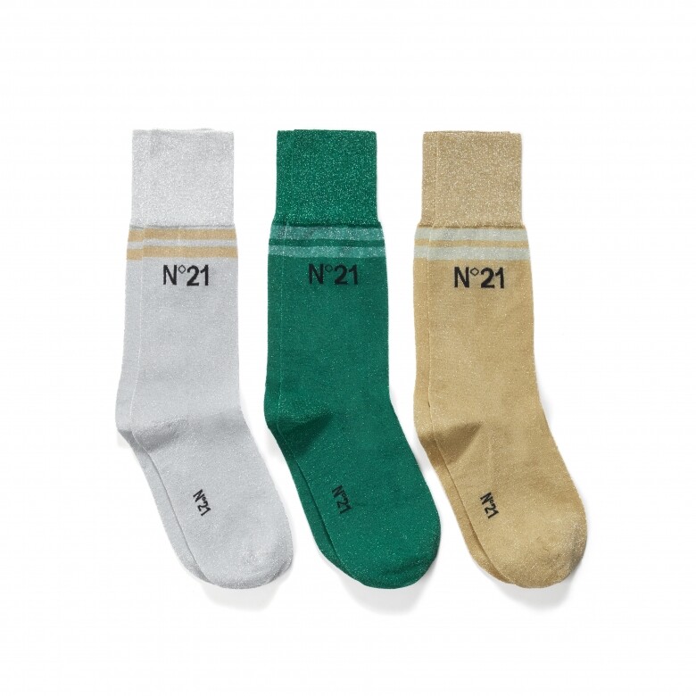 N°21彩色金絲襪子$999有着閃爍設計的襪子彰顯了節日的歡樂，N°21所推