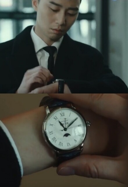 朴世路多次佩戴象徵父親的傳承之意的Montblanc Star Legacy系列全日曆腕錶。而在第