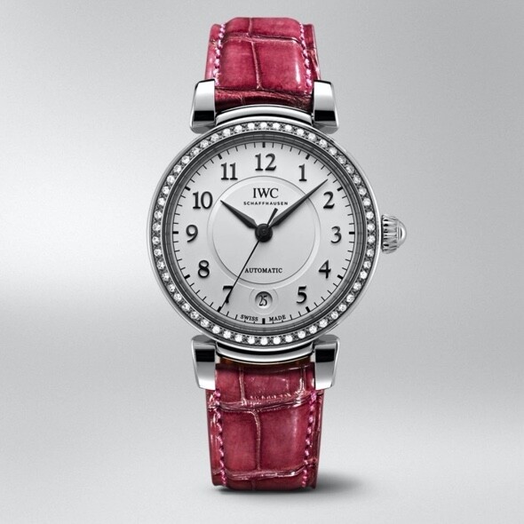 IWC Da Vinci系列推出完整的女裝腕錶，這款錶殼直徑36mm是優雅之選，從月相
