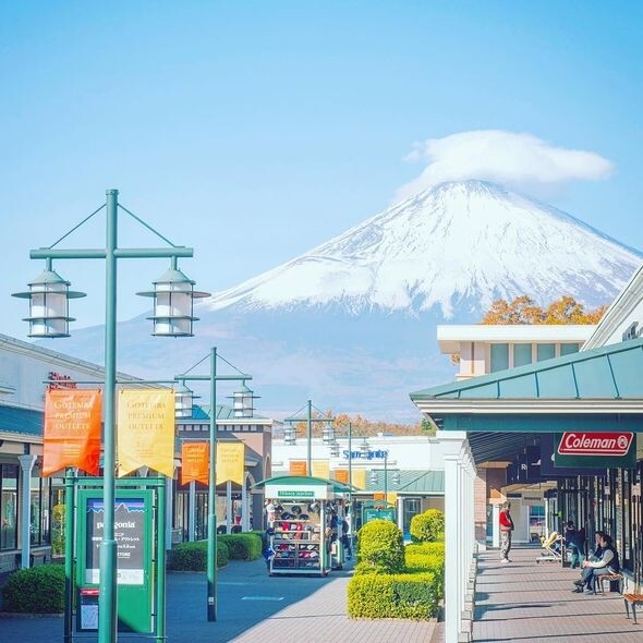 2. 富士山下的美景 outlet：御殿場 Premium Outlets