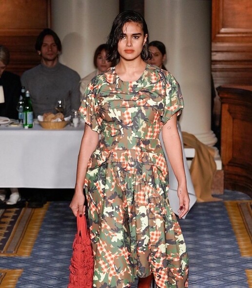 Jill Kortleve也在倫敦時裝周參與受到許多時尚內行人喜愛的Molly Goddard行天橋。