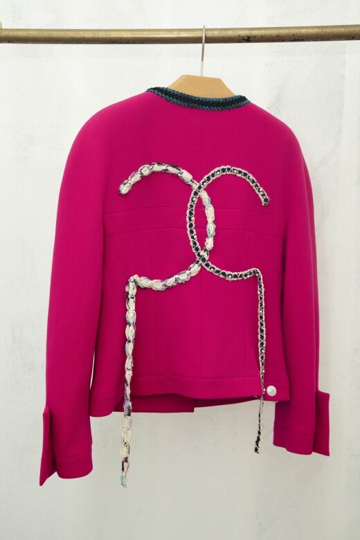 韓國設計師Jung-Sun Lee則重新設計Chanel、Hermès和Burberry的經典產品。