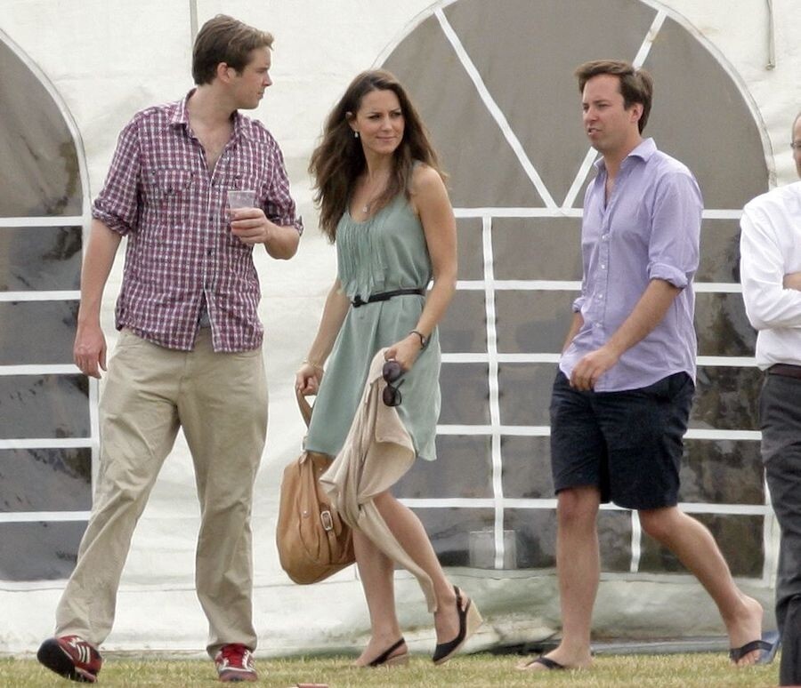 凱特與威廉王子的好友們，正在前往觀賞威廉與哈利王子在英格蘭泰特