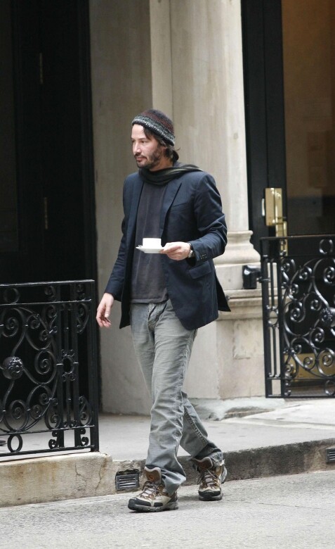 Keanu Reeves從來不喜愛華麗奪目的打扮，身為國際影星，街頭造型也隨性得很。Photo