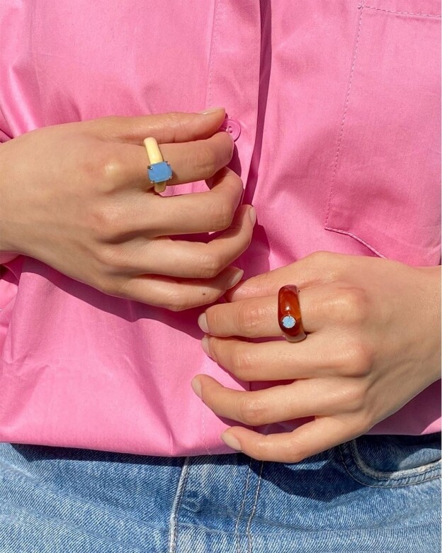 yOungly yOungley品牌主打色彩繽紛的寶石形狀戒指，