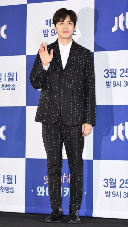 金宣虎身高：183 cm最近韓國最火紅的男演員就是他！在秀智主演的韓劇《Start