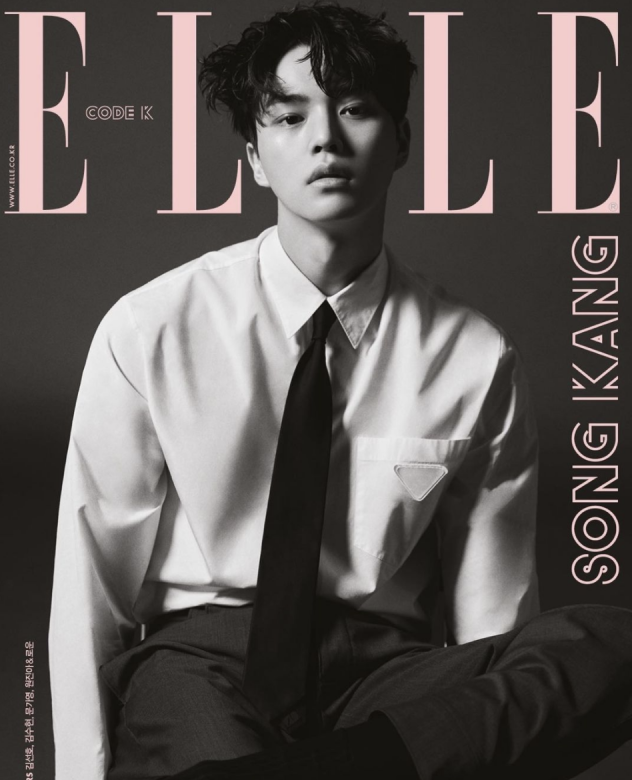 宋江以Prada白恤衫黑領呔男神造型登上了ELLE韓國版封面。帥氣的面