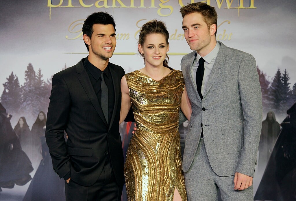 當年她和吸血鬼男主角 Robert Pattinson 、狼人 Taylor Lautner 在戲內的三角戀相當經典