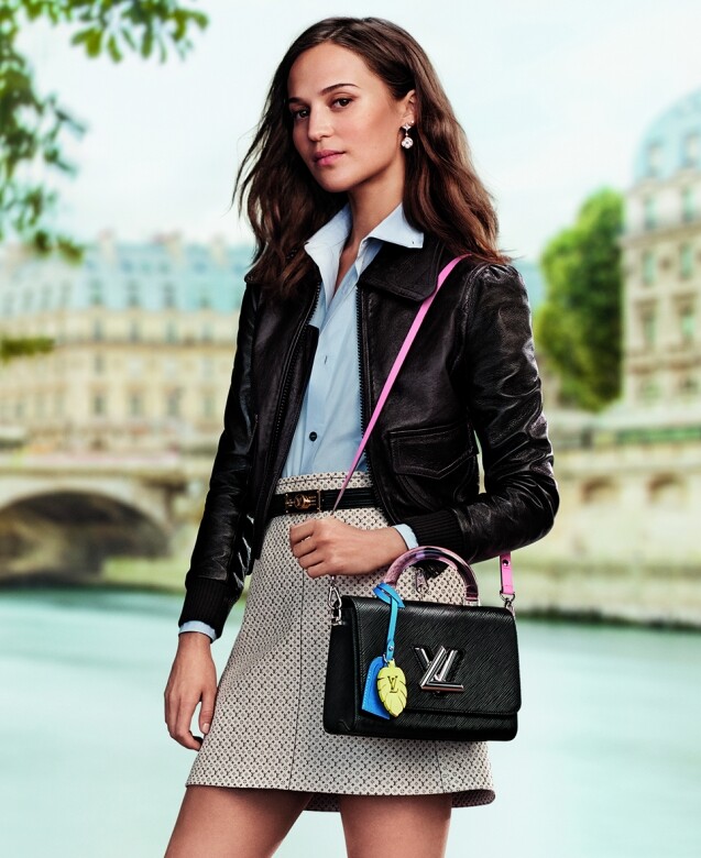 Alicia Vikander則選擇了Louis Vuitton Twist系列，相信袋扣可轉動的LV立體弧面金屬字樣也使