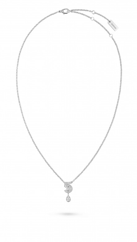 Chanel Eternal N°5 18K白金鑽石項鏈，勾劃出Chanel女士的幸運數字 5及鑲嵌鑽石的